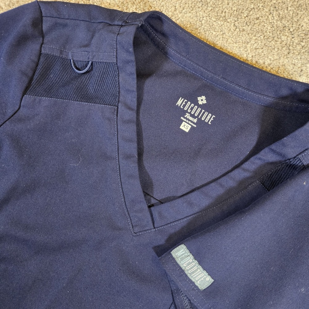 Med Couture Touch Scrub Top Womens X-Small Navy Blue With Pockets
